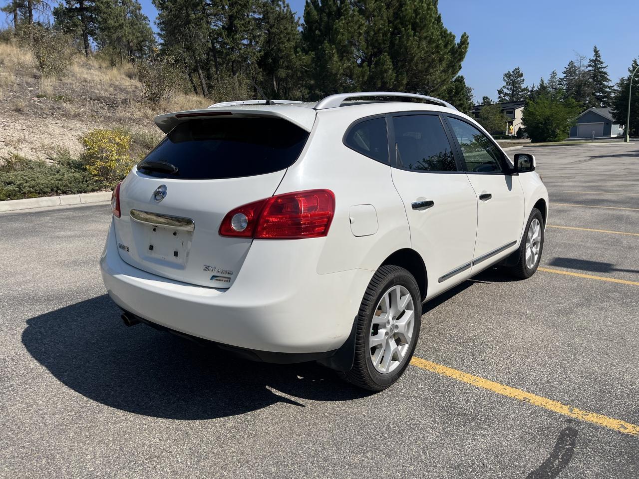 2012 Nissan Rogue SV AWD - Photo #4