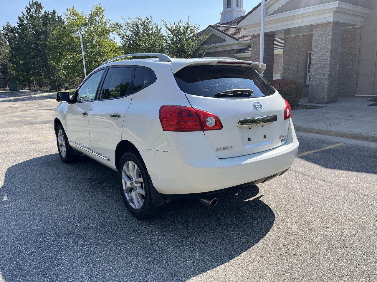 2012 Nissan Rogue SV AWD Photo2