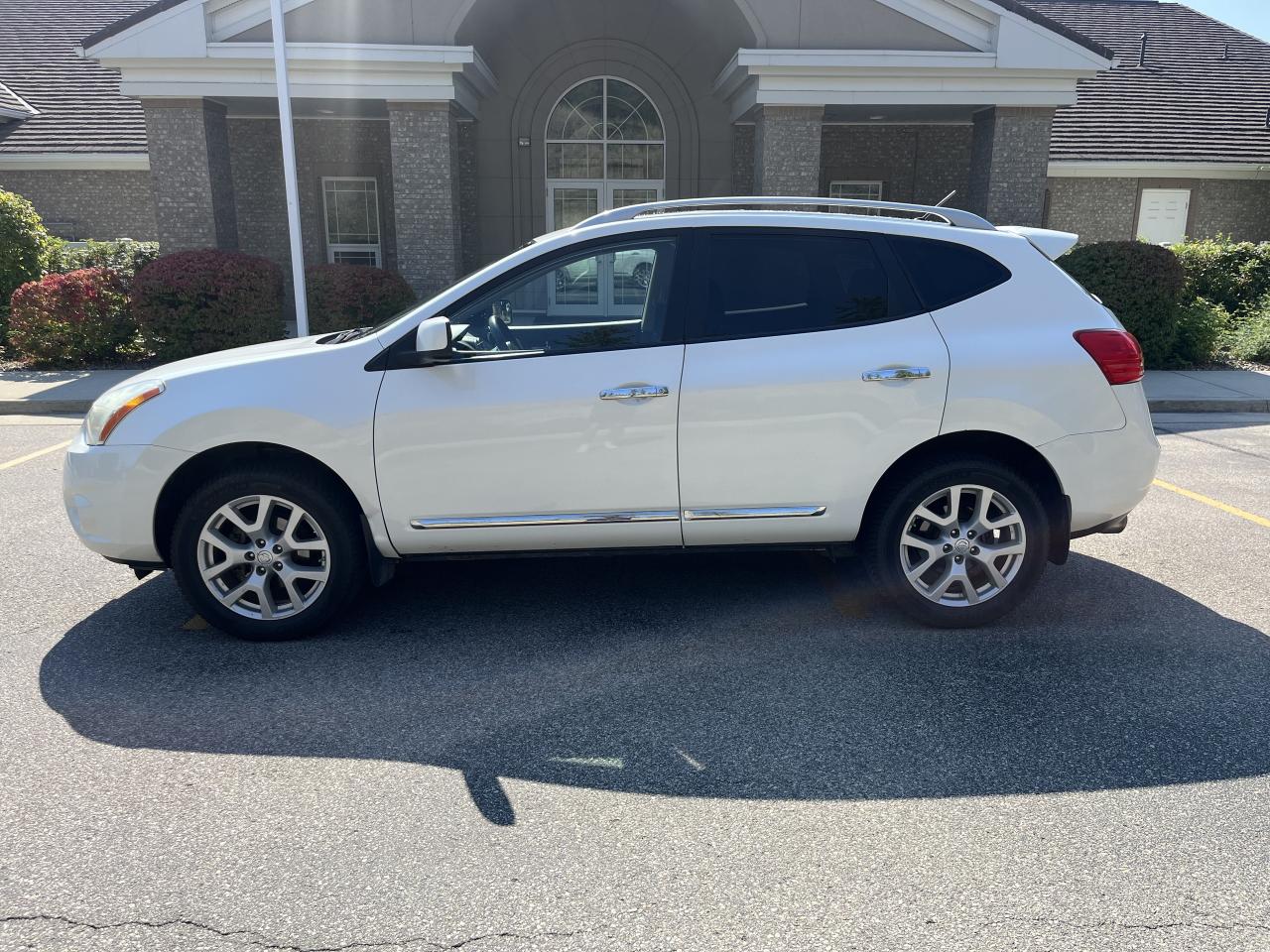 2012 Nissan Rogue SV AWD - Photo #2