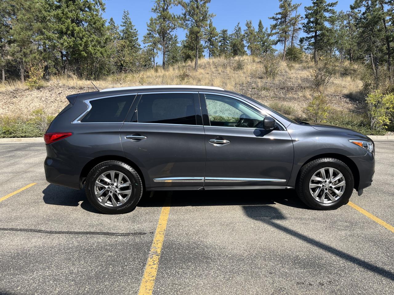 2013 Infiniti JX35 AWD - Photo #4