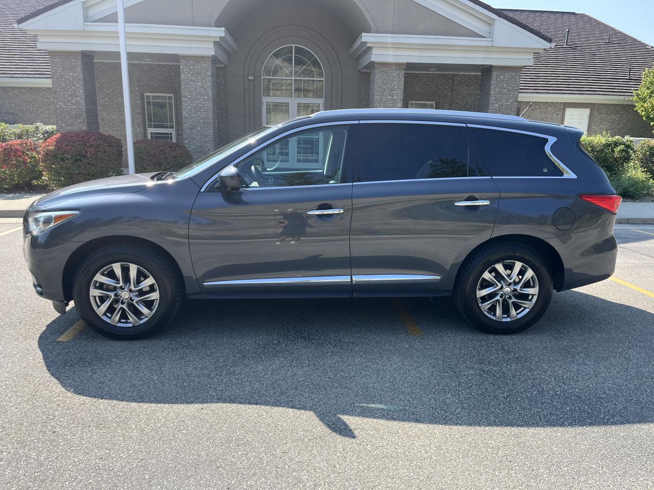 2013 Infiniti JX35 AWD - Photo #2
