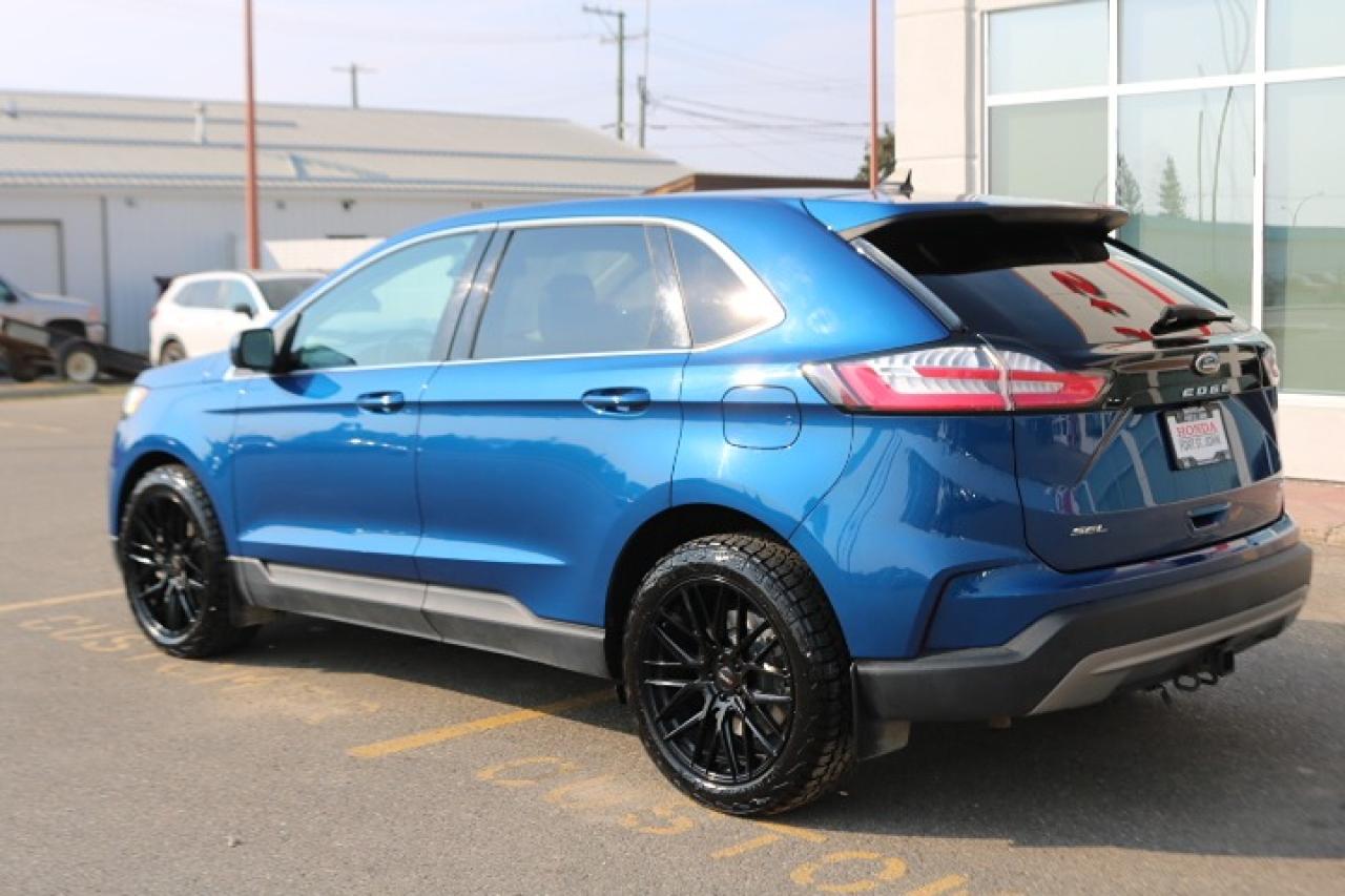 2022 Ford Edge SEL Photo3
