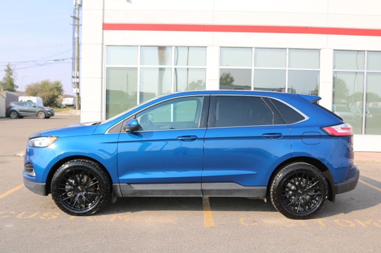 2022 Ford Edge SEL Photo1