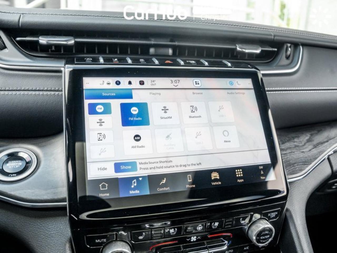 2024 Jeep Grand Cherokee Overland 4x4 Panoroof Trailer Tow Package 19 speaker McIntosh audio system Photo