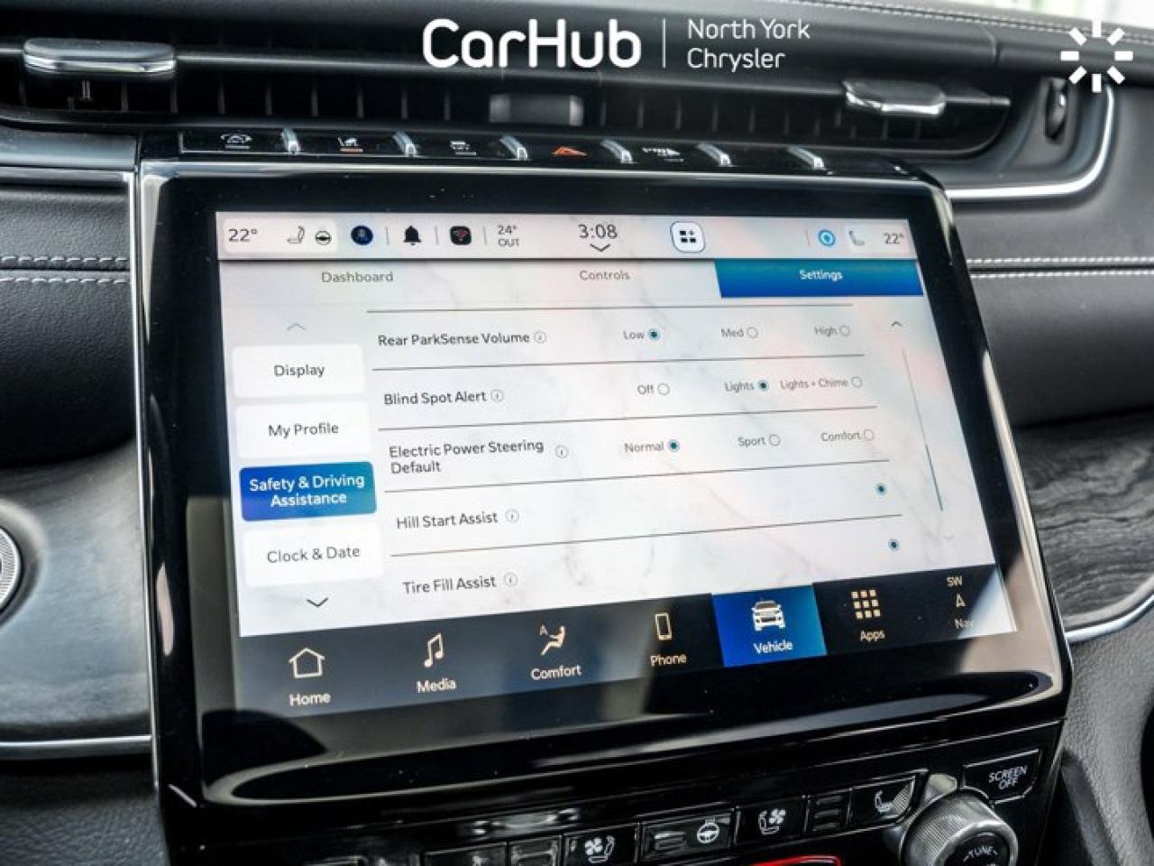 2024 Jeep Grand Cherokee Overland 4x4 Panoroof Trailer Tow Package 19 speaker McIntosh audio system Photo