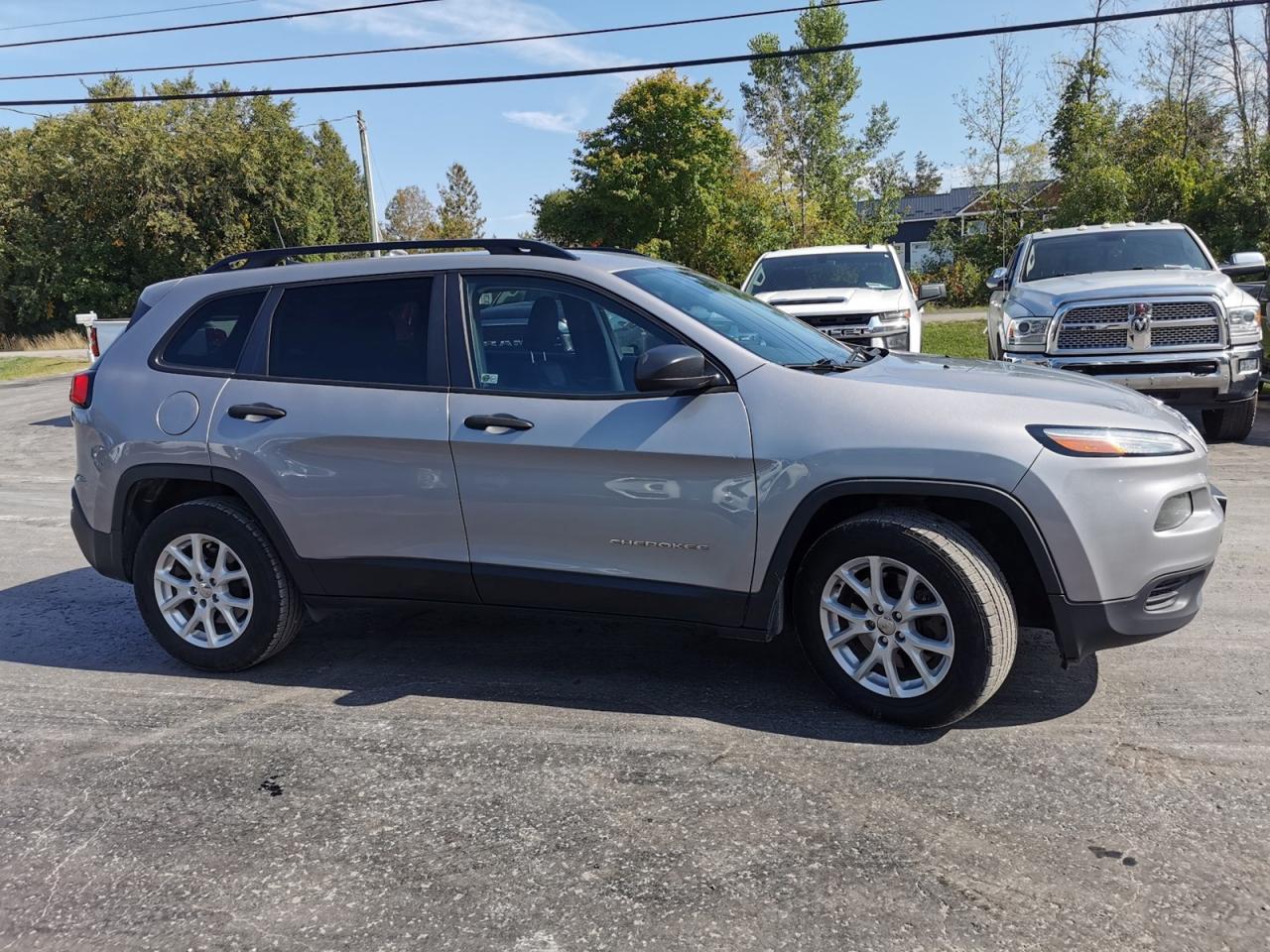 2018 Jeep Cherokee Sport - Photo #6