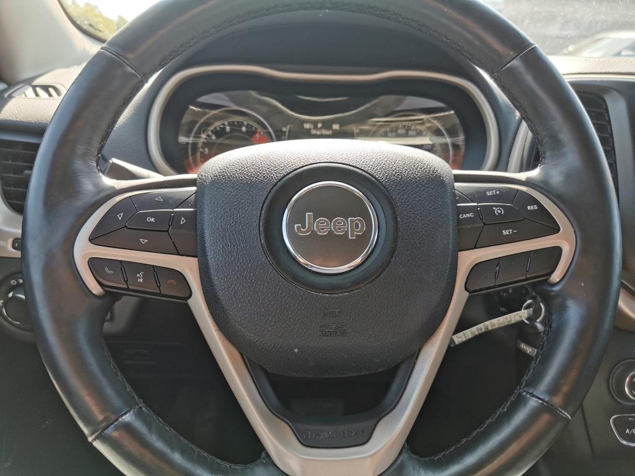 2018 Jeep Cherokee Sport - Photo #21
