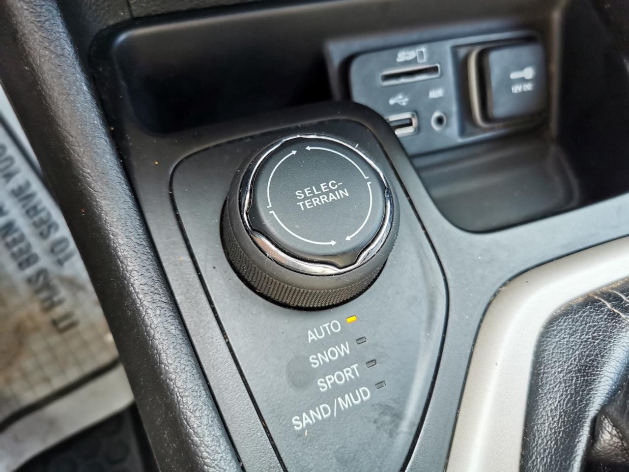 2018 Jeep Cherokee Sport - Photo #25