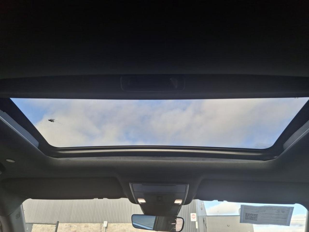 2024 Honda CR-V Hybrid Touring Hybrid | Leather | Sunroof | Nav | Heated Wheel + Seats | CarPlay + Android | and More ! Photo