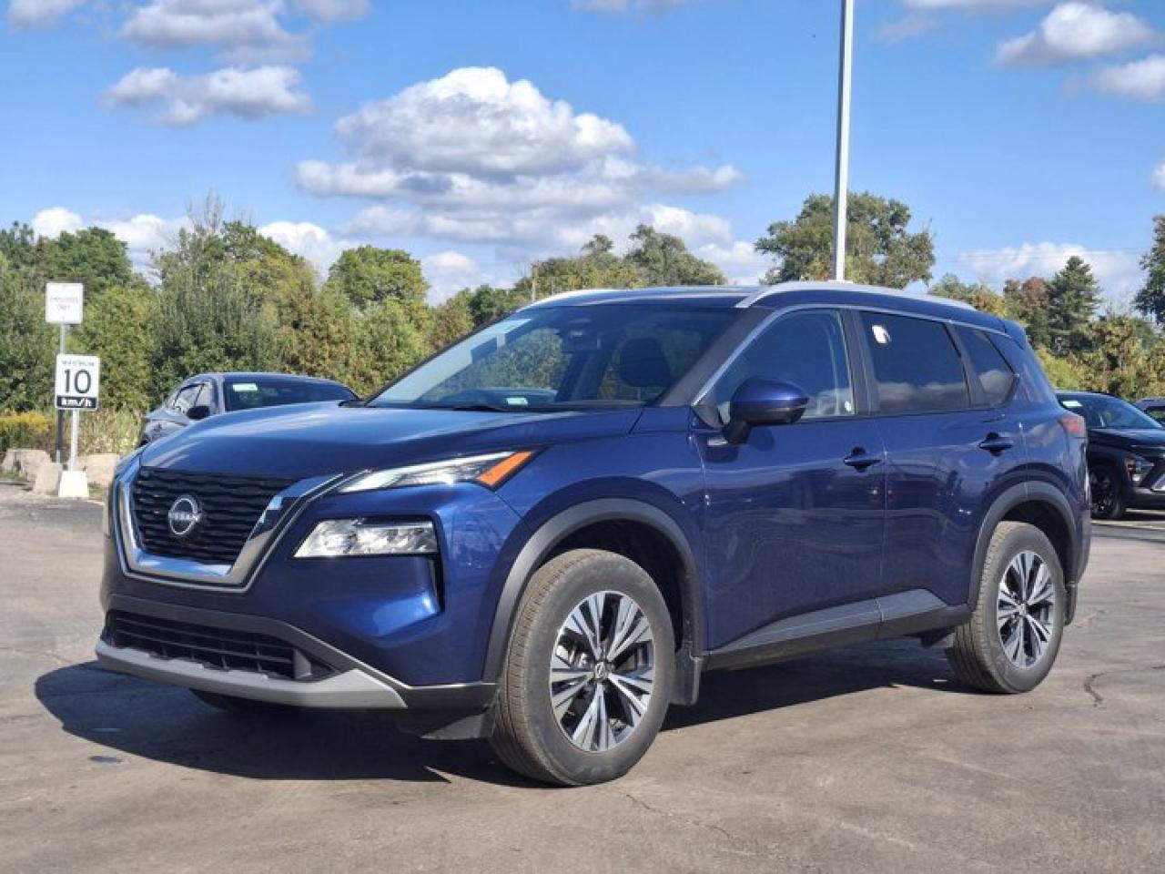 Used 2023 Nissan Rogue SV Moonroof AWD | Adaptive Cruise Control | Heated Seats & Steering | CarPlay | Android Auto & More! for sale in Guelph, ON