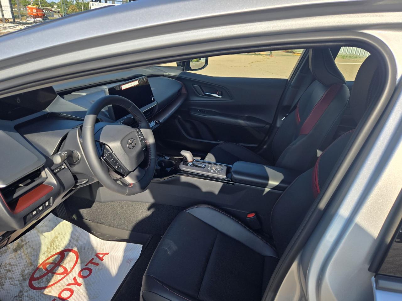 2026 Toyota Prius Plug-In HYBRID XSE PRIUS PLUG-IN HYBRID XSE Photo