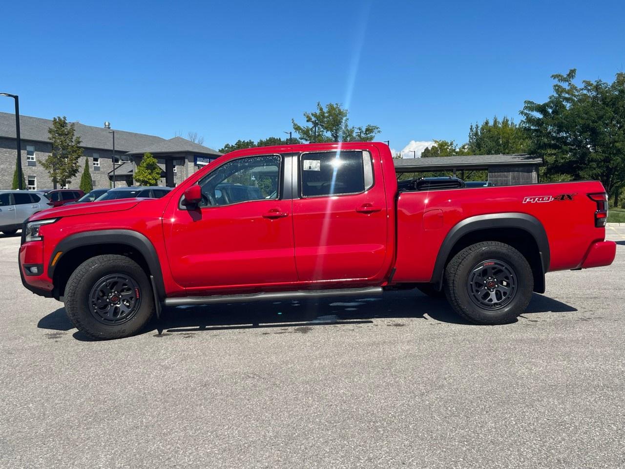 2025 Nissan Frontier Crew Cab 4x4 PRO-4X Photo3