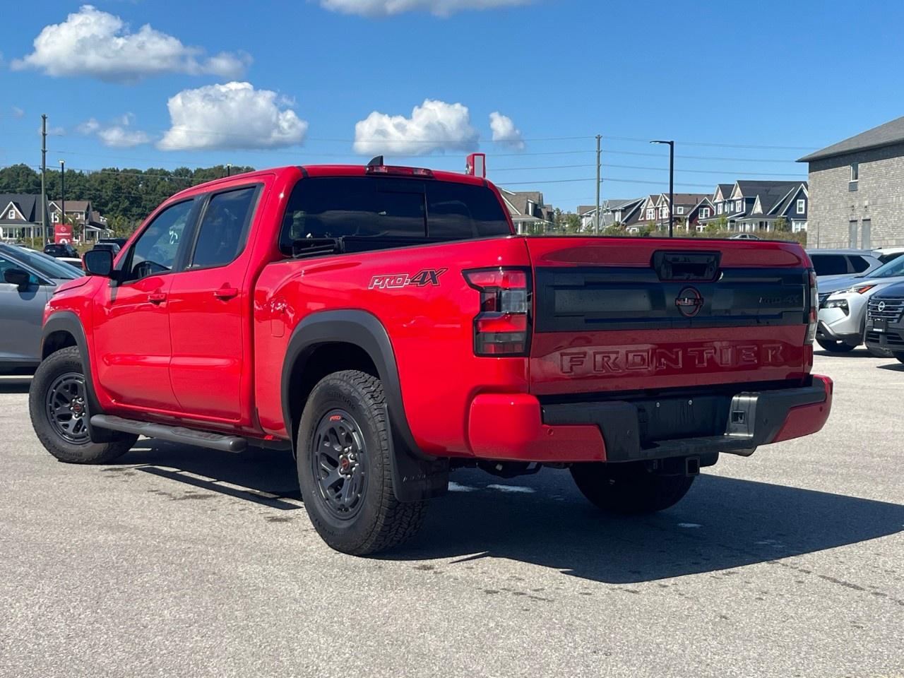 2025 Nissan Frontier Crew Cab 4x4 PRO-4X Photo4