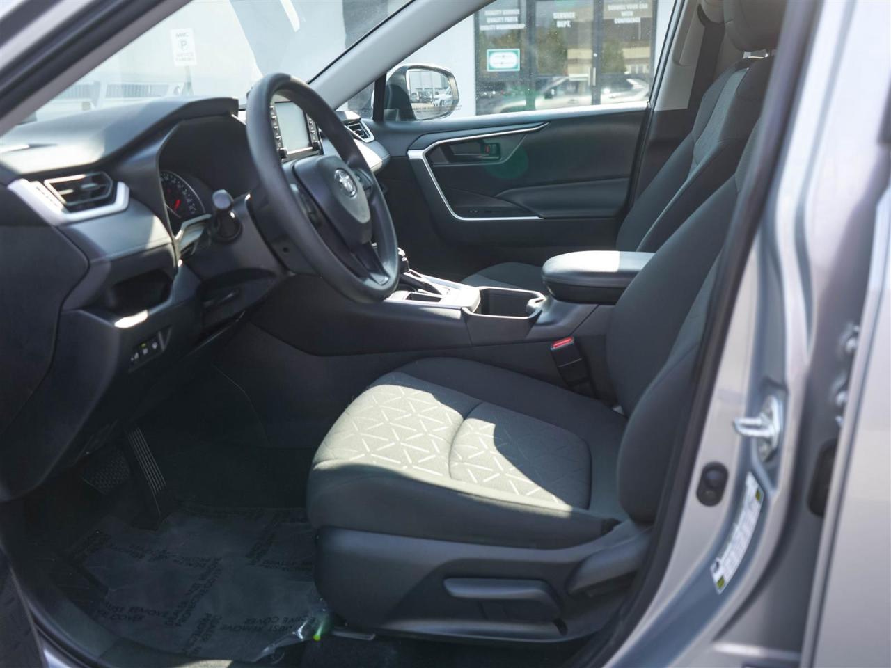 2022 Toyota RAV4 LE FWD | 8 TOYOTA SERVICE RECORDS | BLIND SPOT | APP CONNECT Photo