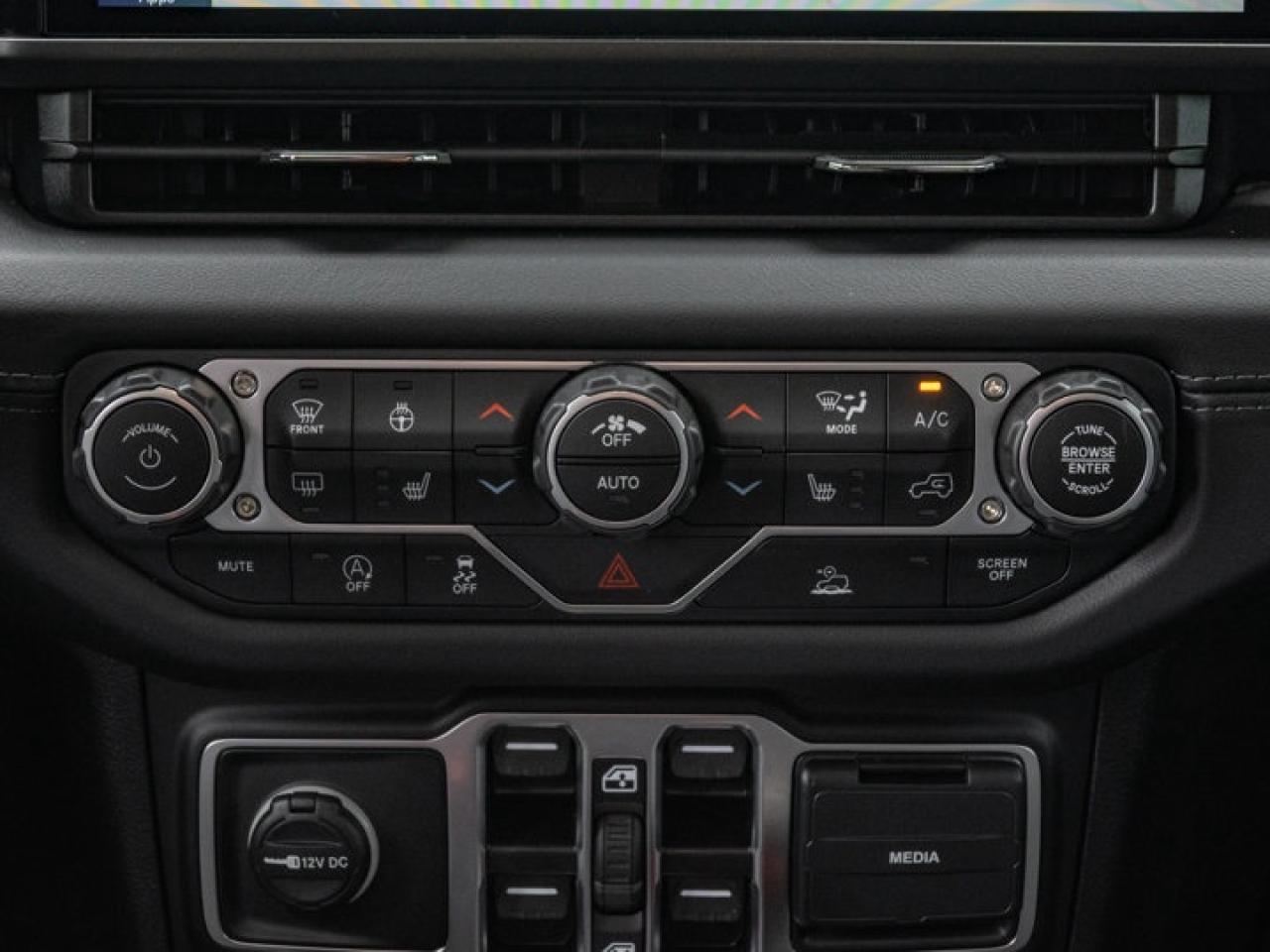 2025 Jeep Wrangler Sahara Photo