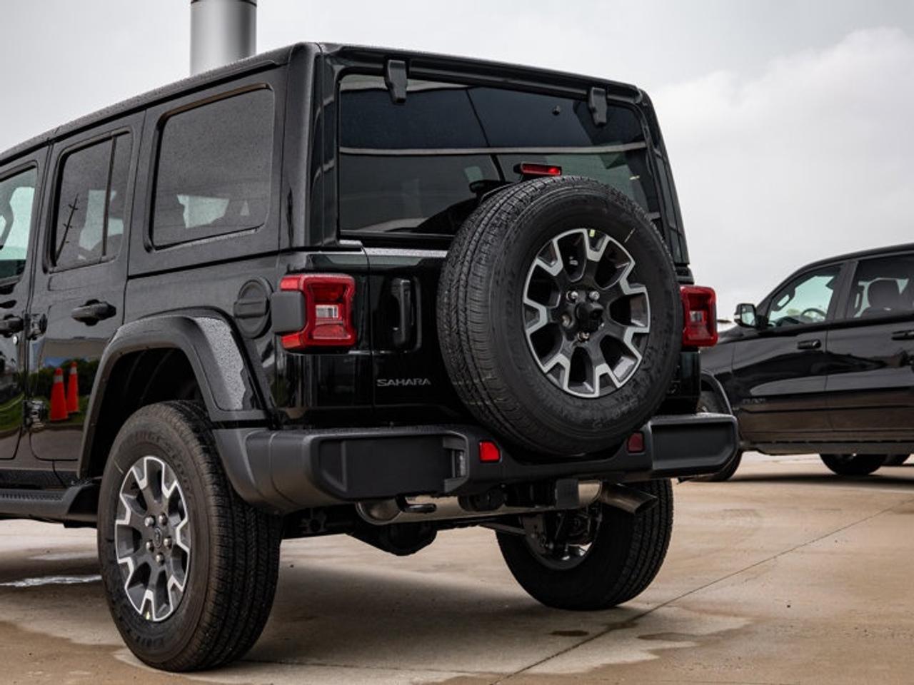 2025 Jeep Wrangler Sahara Photo