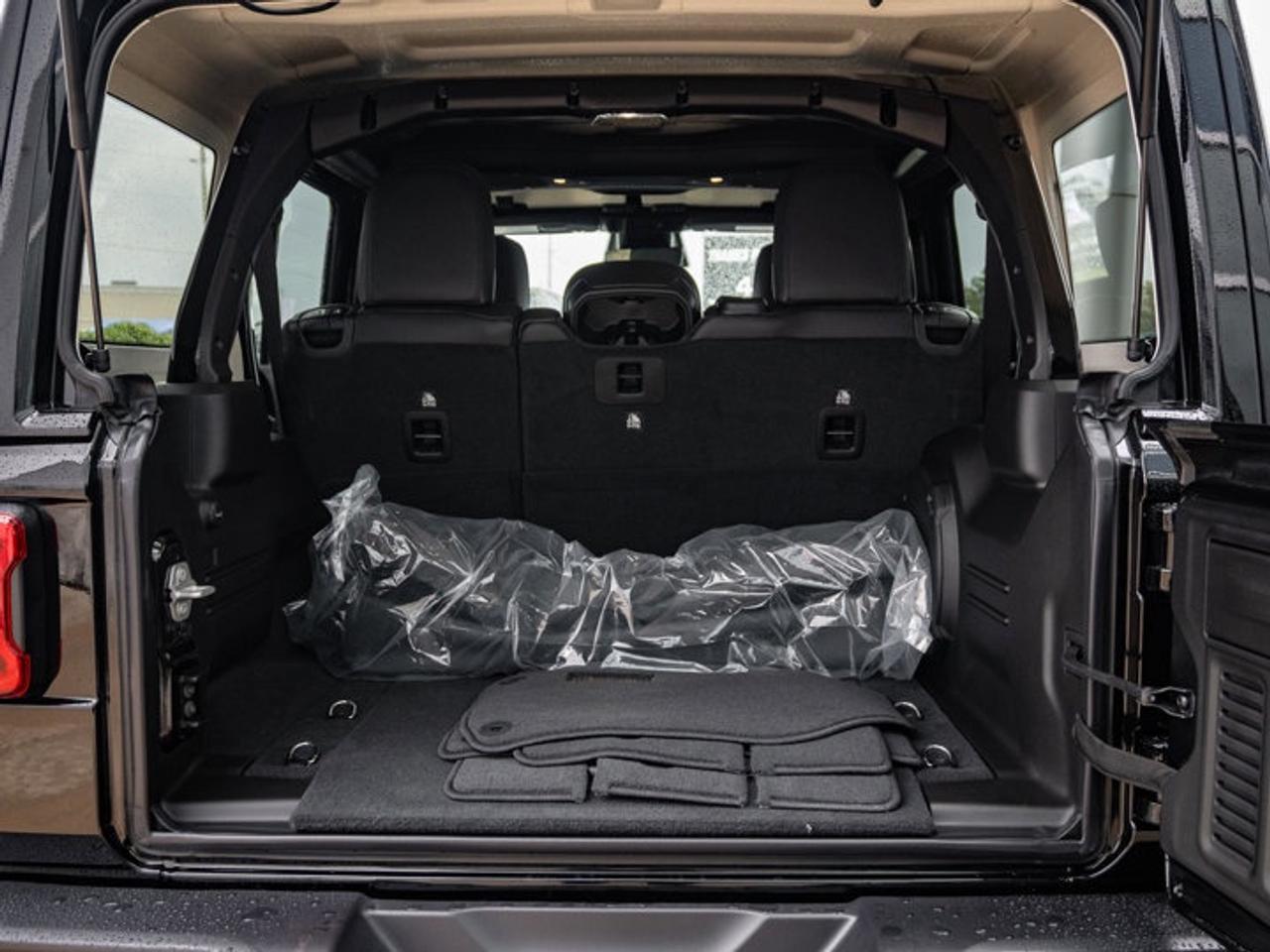 2025 Jeep Wrangler Sahara Photo