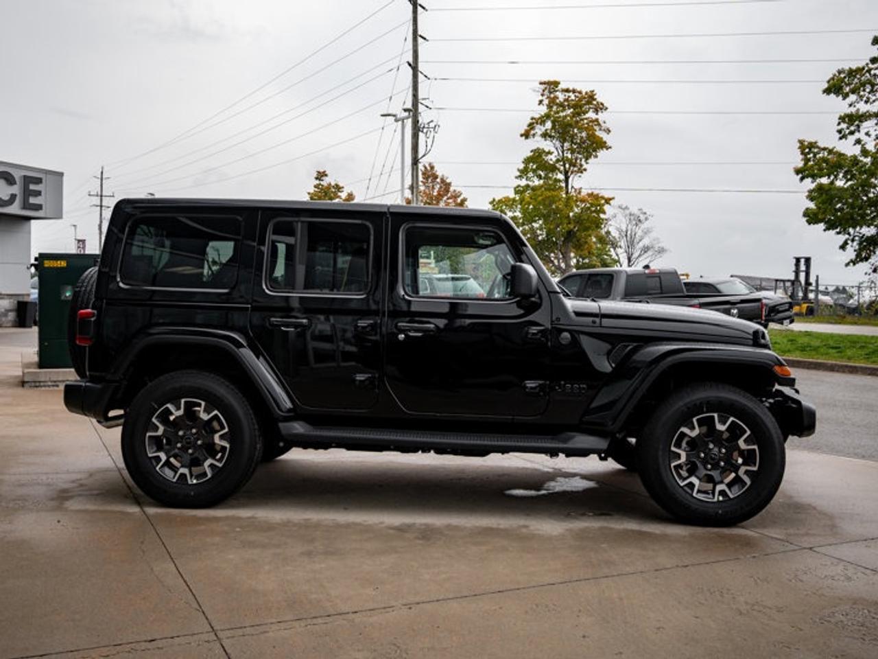 2025 Jeep Wrangler Sahara Photo