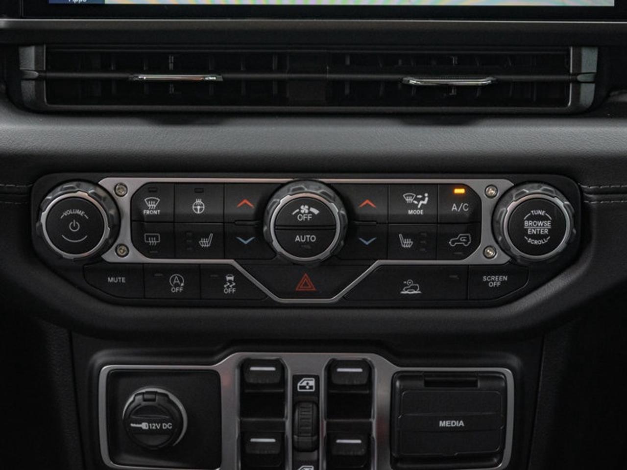 2025 Jeep Wrangler Sahara Photo
