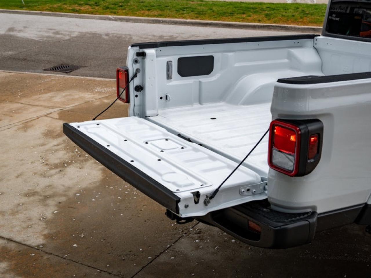 2026 Jeep Gladiator Sport S Photo