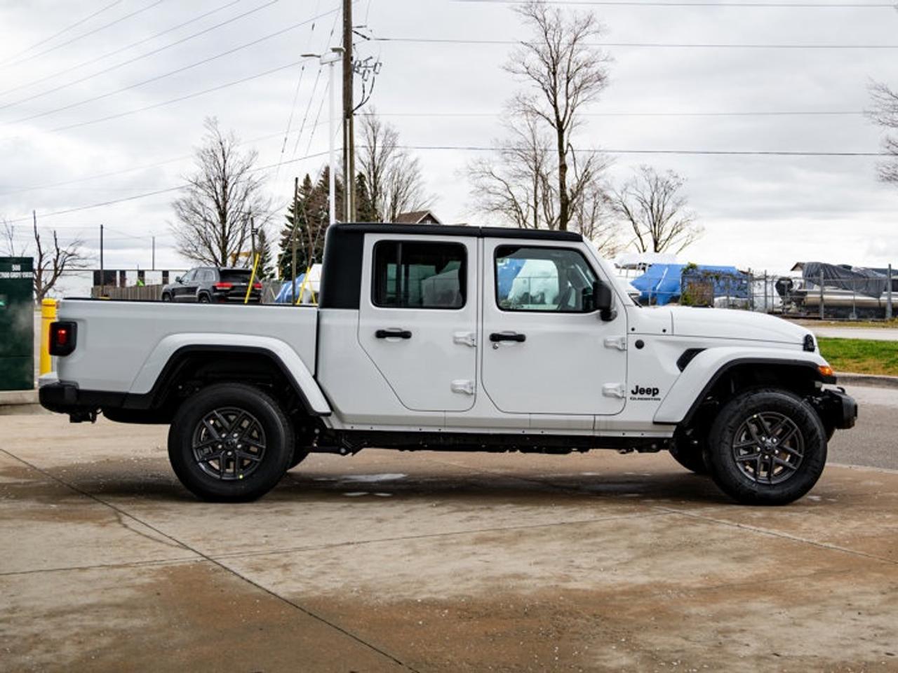 2026 Jeep Gladiator Sport S Photo