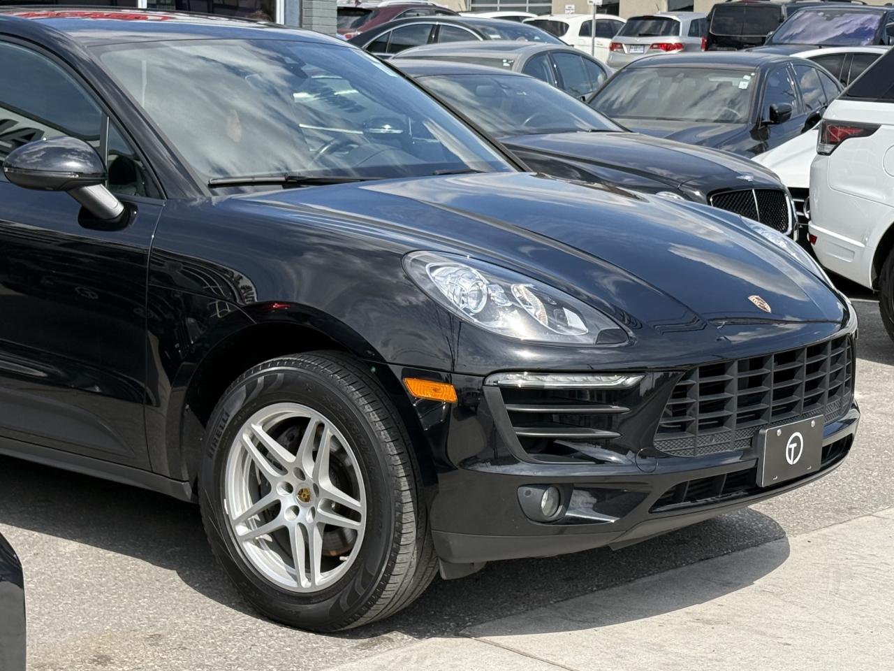 2018 Porsche Macan | PREMIUM | ALCANTARA | PANO | LOADED Photo