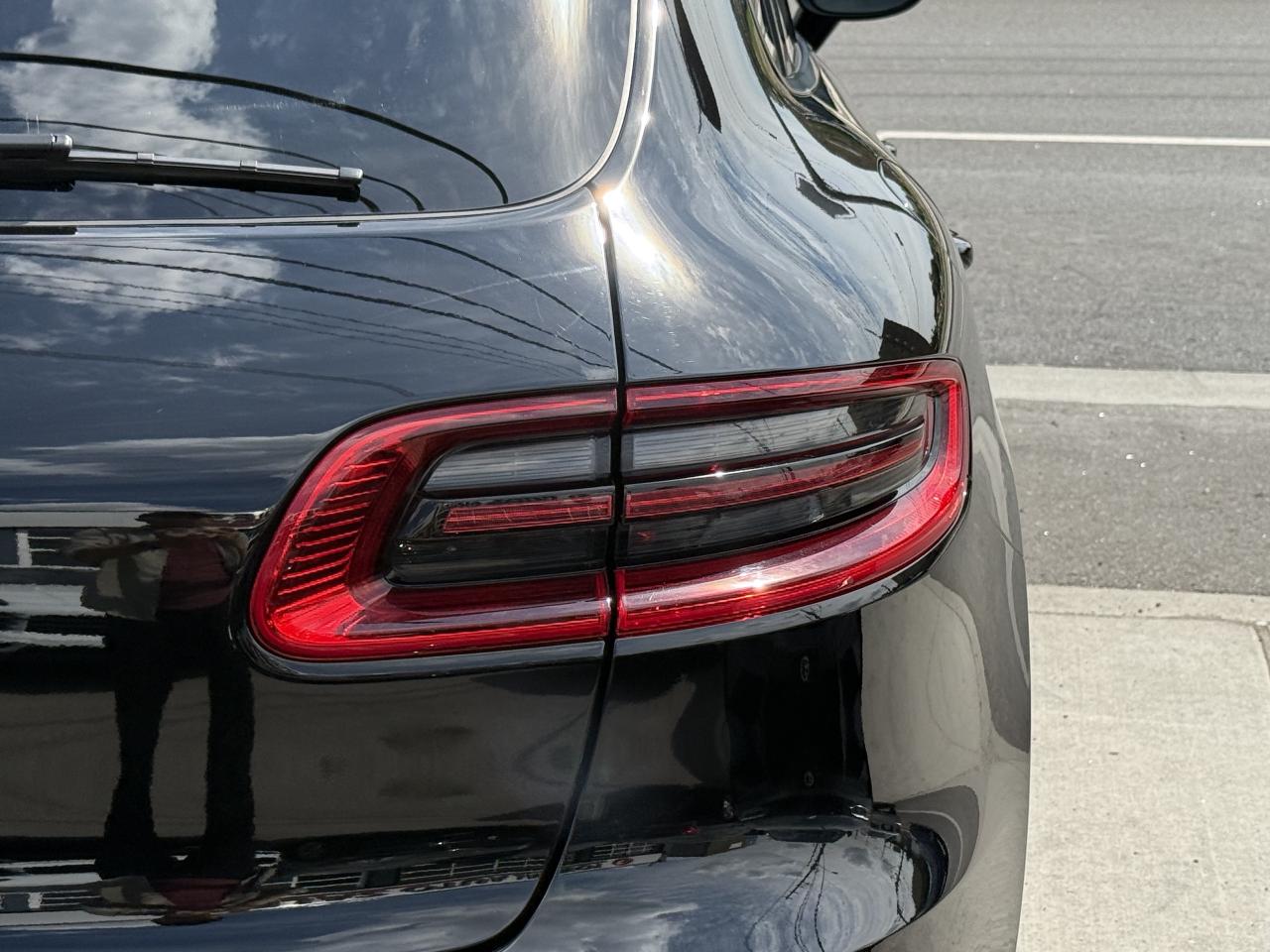 2018 Porsche Macan | PREMIUM | ALCANTARA | PANO | LOADED Photo