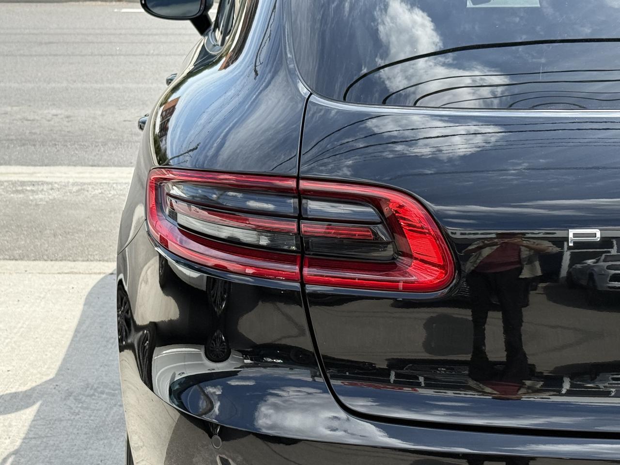 2018 Porsche Macan | PREMIUM | ALCANTARA | PANO | LOADED Photo