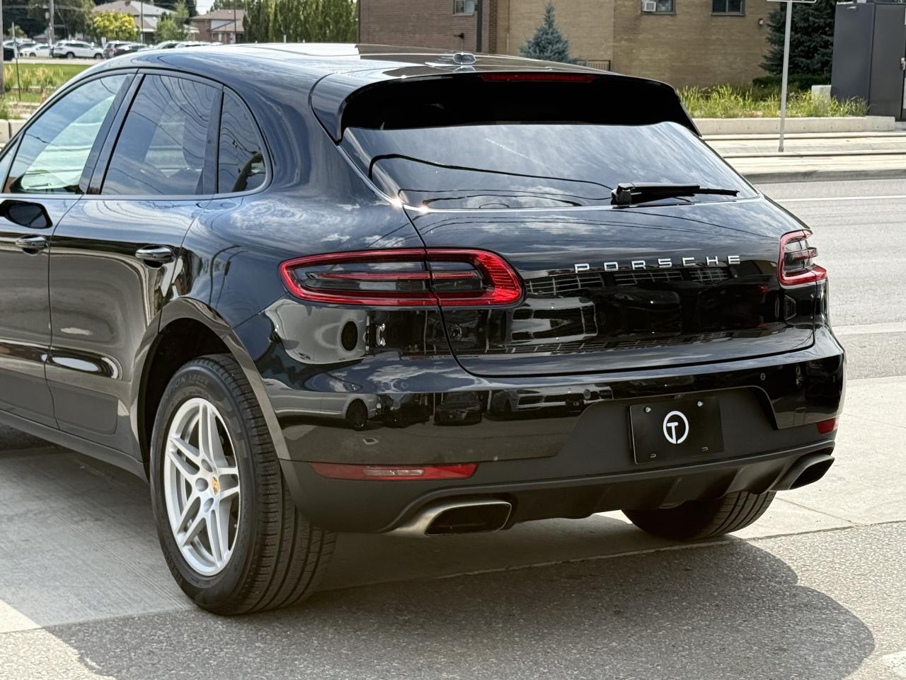 2018 Porsche Macan | PREMIUM | ALCANTARA | PANO | LOADED Photo