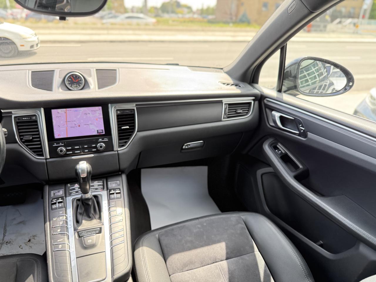 2018 Porsche Macan | PREMIUM | ALCANTARA | PANO | LOADED Photo