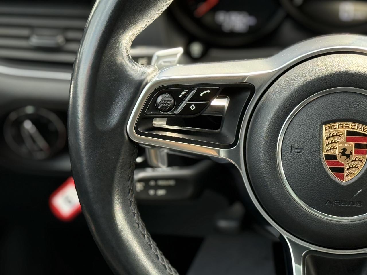 2018 Porsche Macan | PREMIUM | ALCANTARA | PANO | LOADED Photo