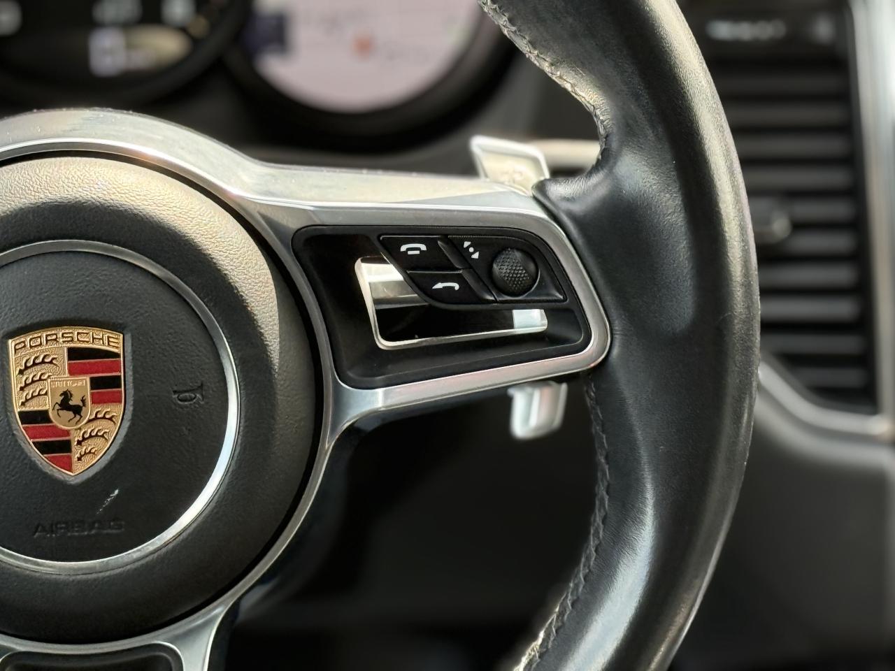 2018 Porsche Macan | PREMIUM | ALCANTARA | PANO | LOADED Photo