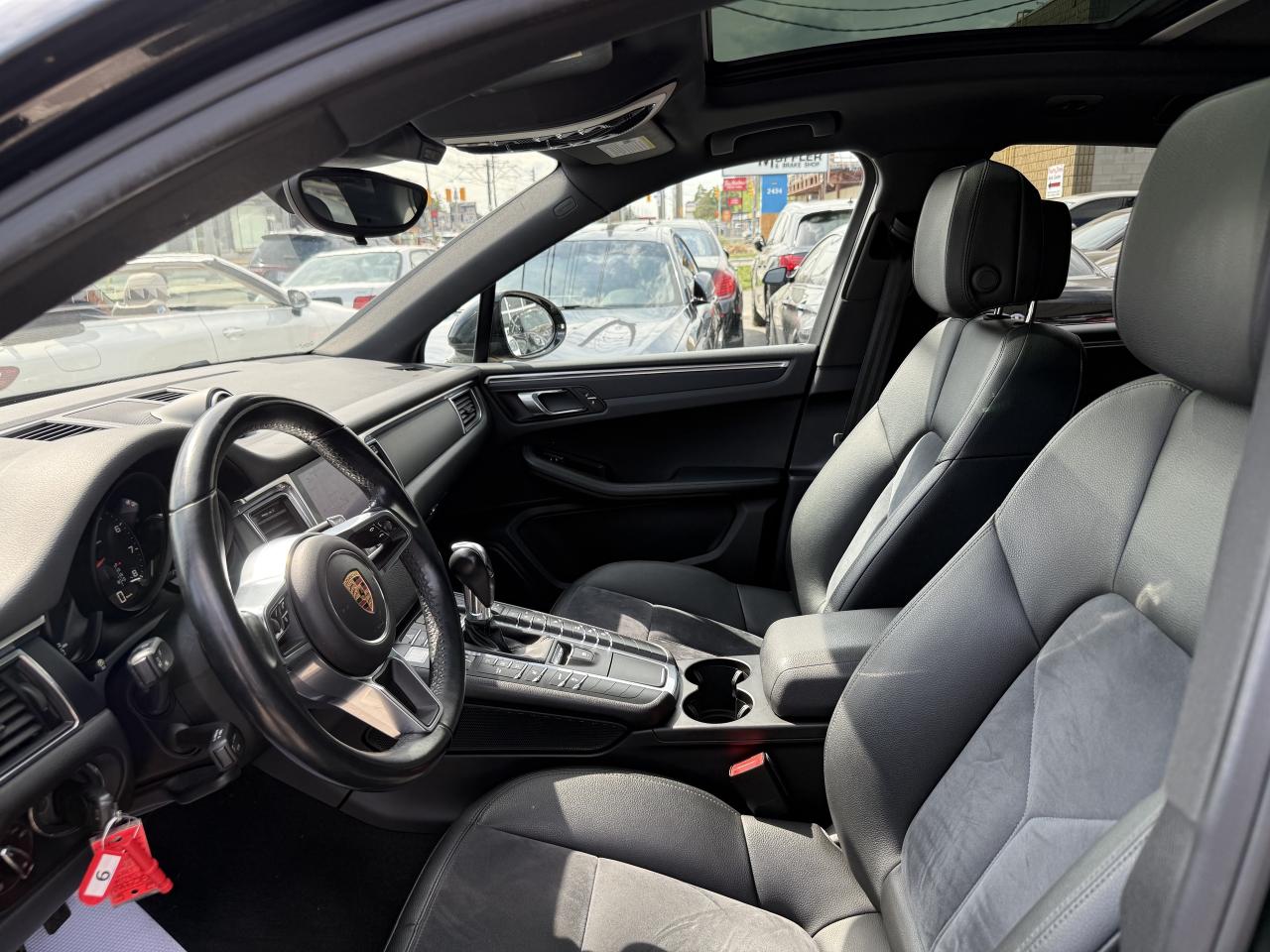 2018 Porsche Macan | PREMIUM | ALCANTARA | PANO | LOADED Photo