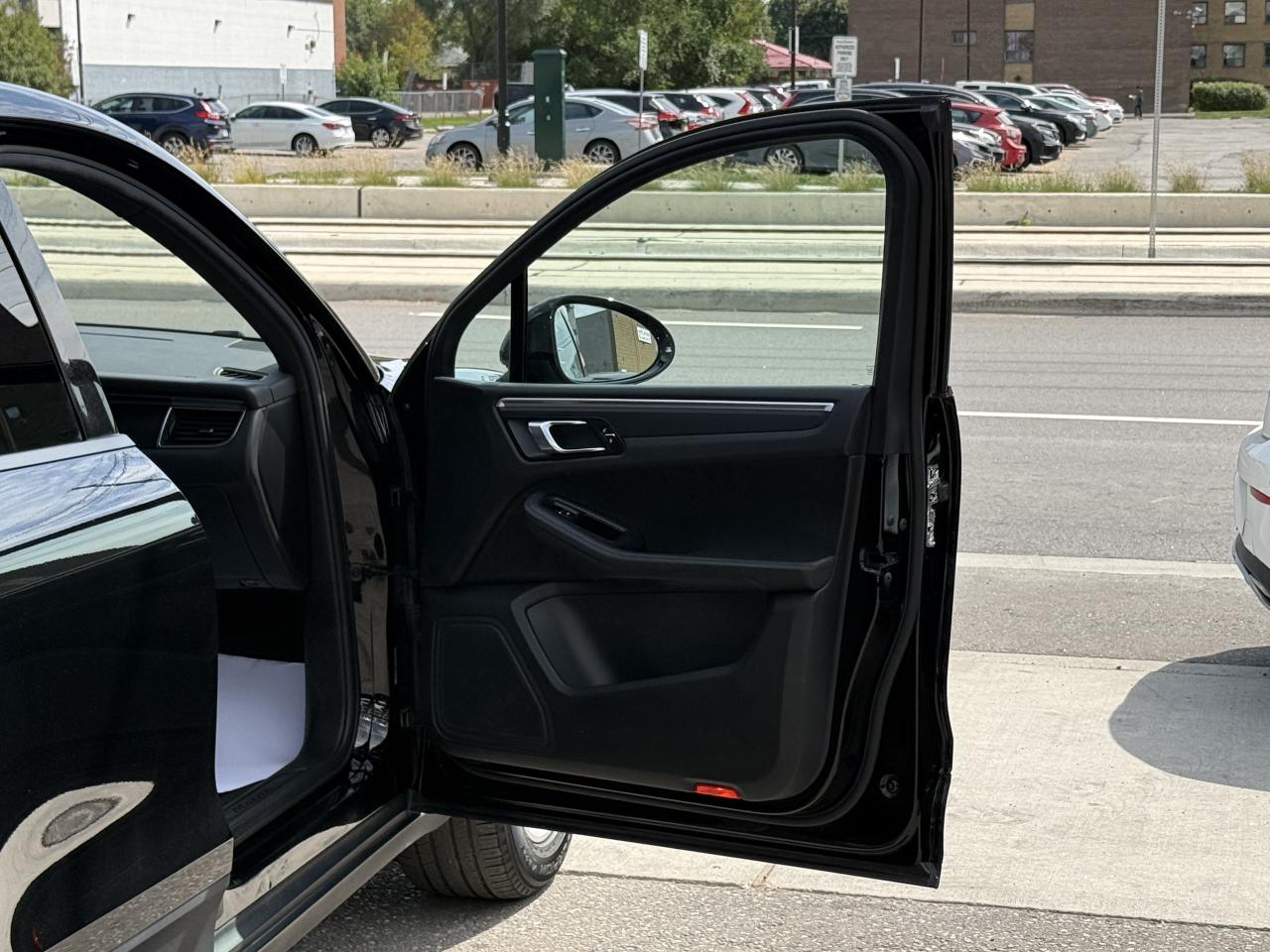 2018 Porsche Macan | PREMIUM | ALCANTARA | PANO | LOADED Photo