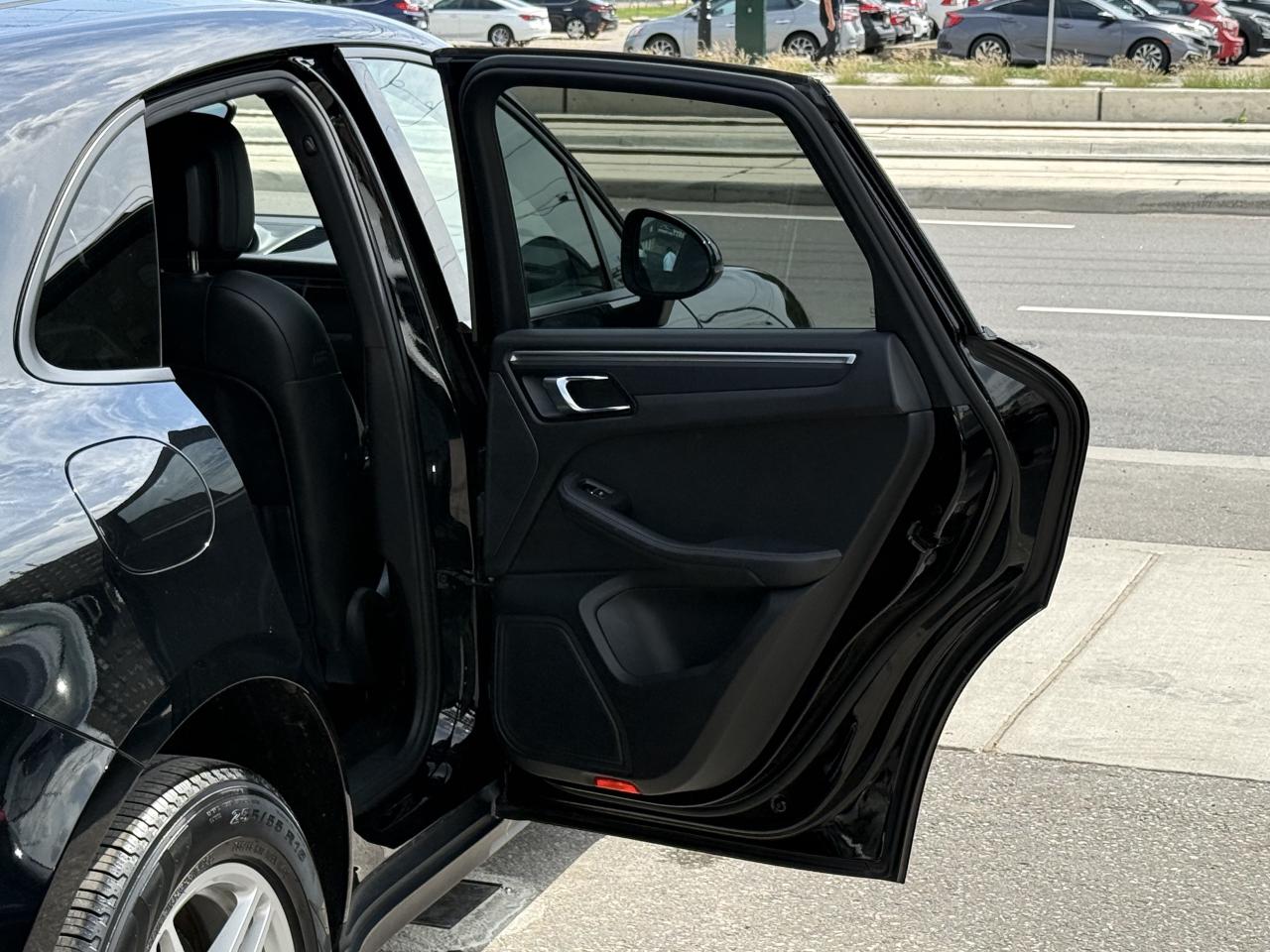 2018 Porsche Macan | PREMIUM | ALCANTARA | PANO | LOADED Photo