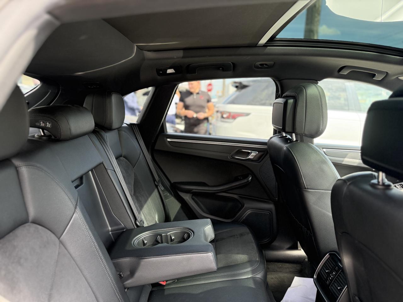 2018 Porsche Macan | PREMIUM | ALCANTARA | PANO | LOADED Photo