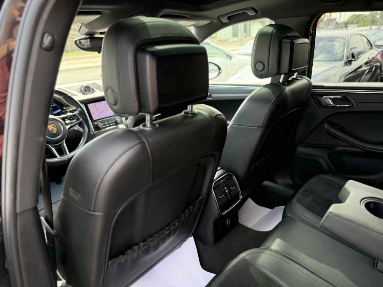 2018 Porsche Macan | PREMIUM | ALCANTARA | PANO | LOADED Photo