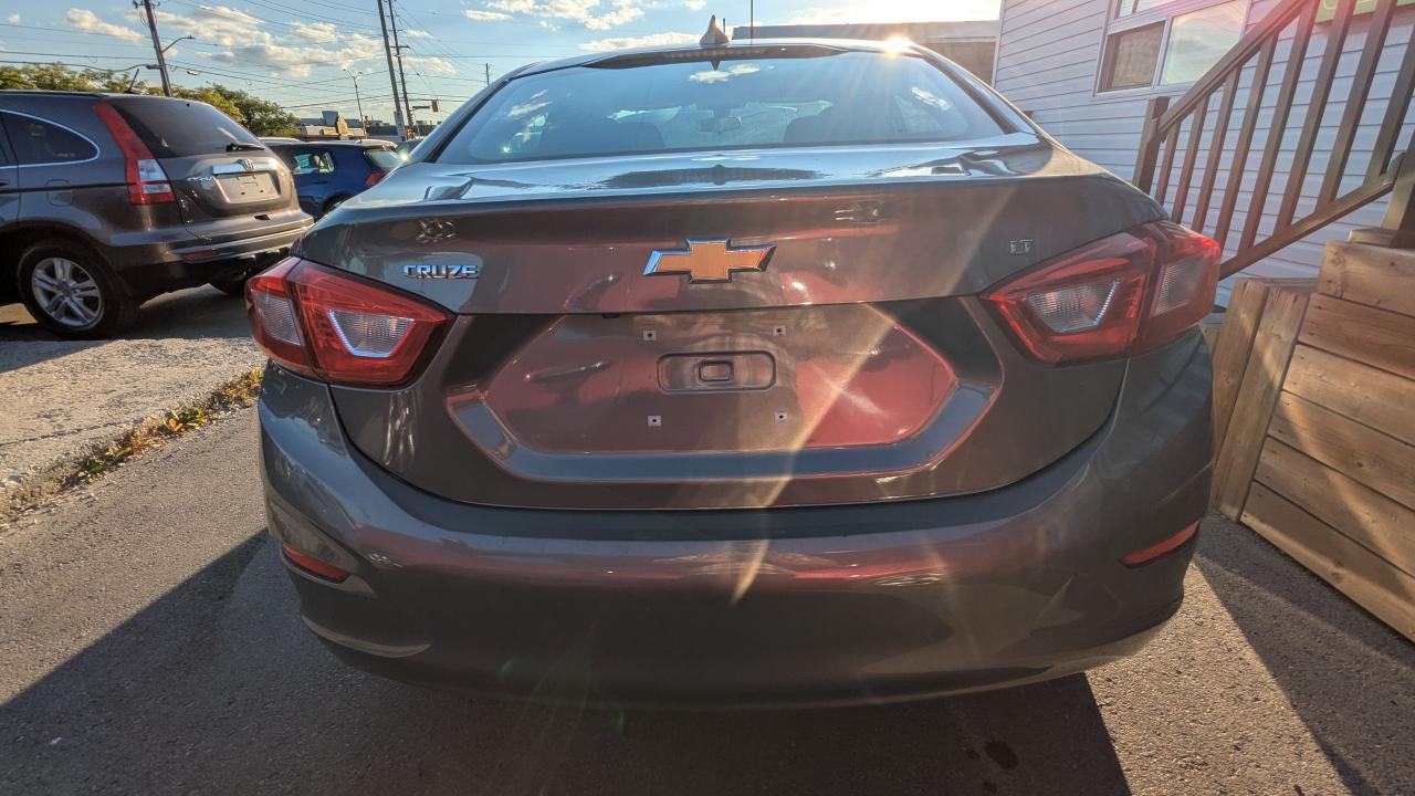 2018 Chevrolet Cruze LT - Photo #5