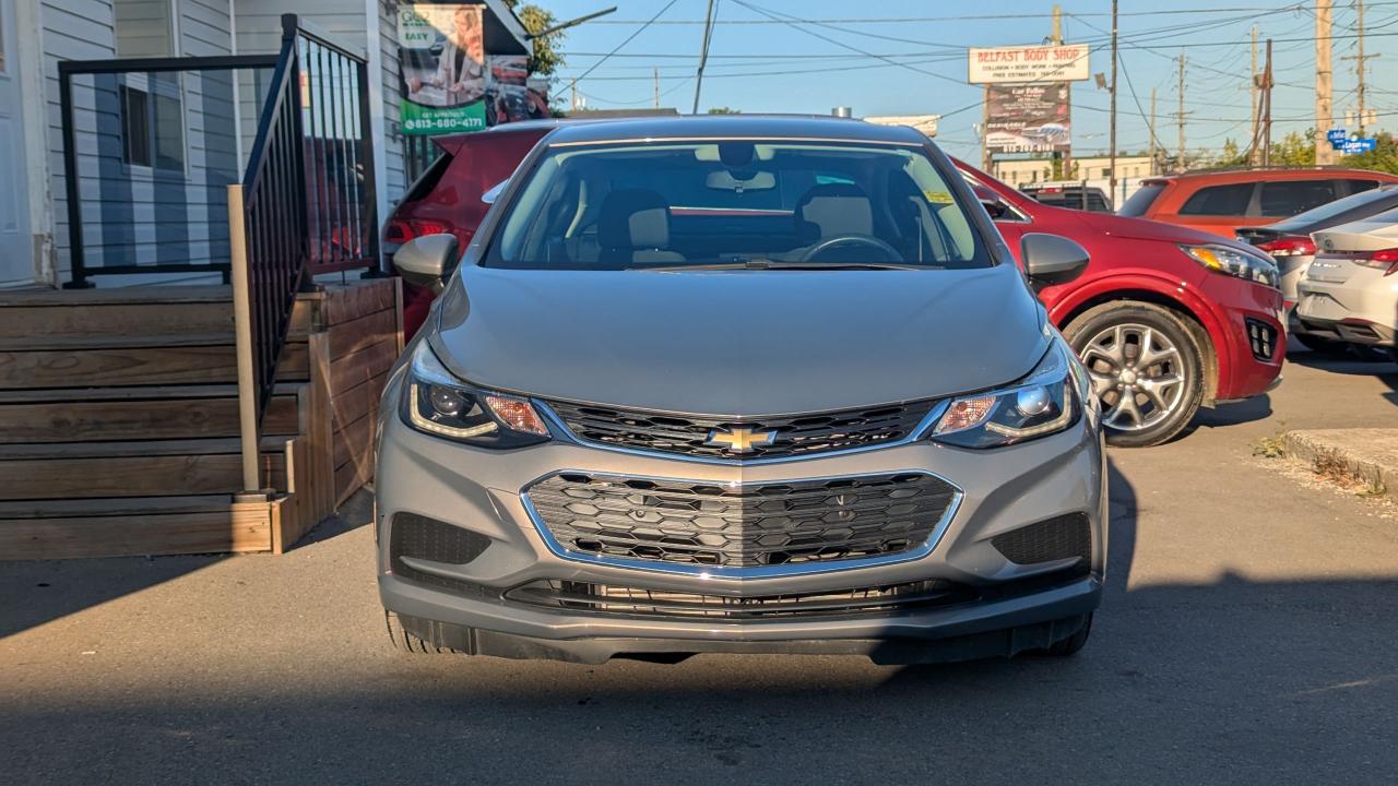 2018 Chevrolet Cruze LT - Photo #2