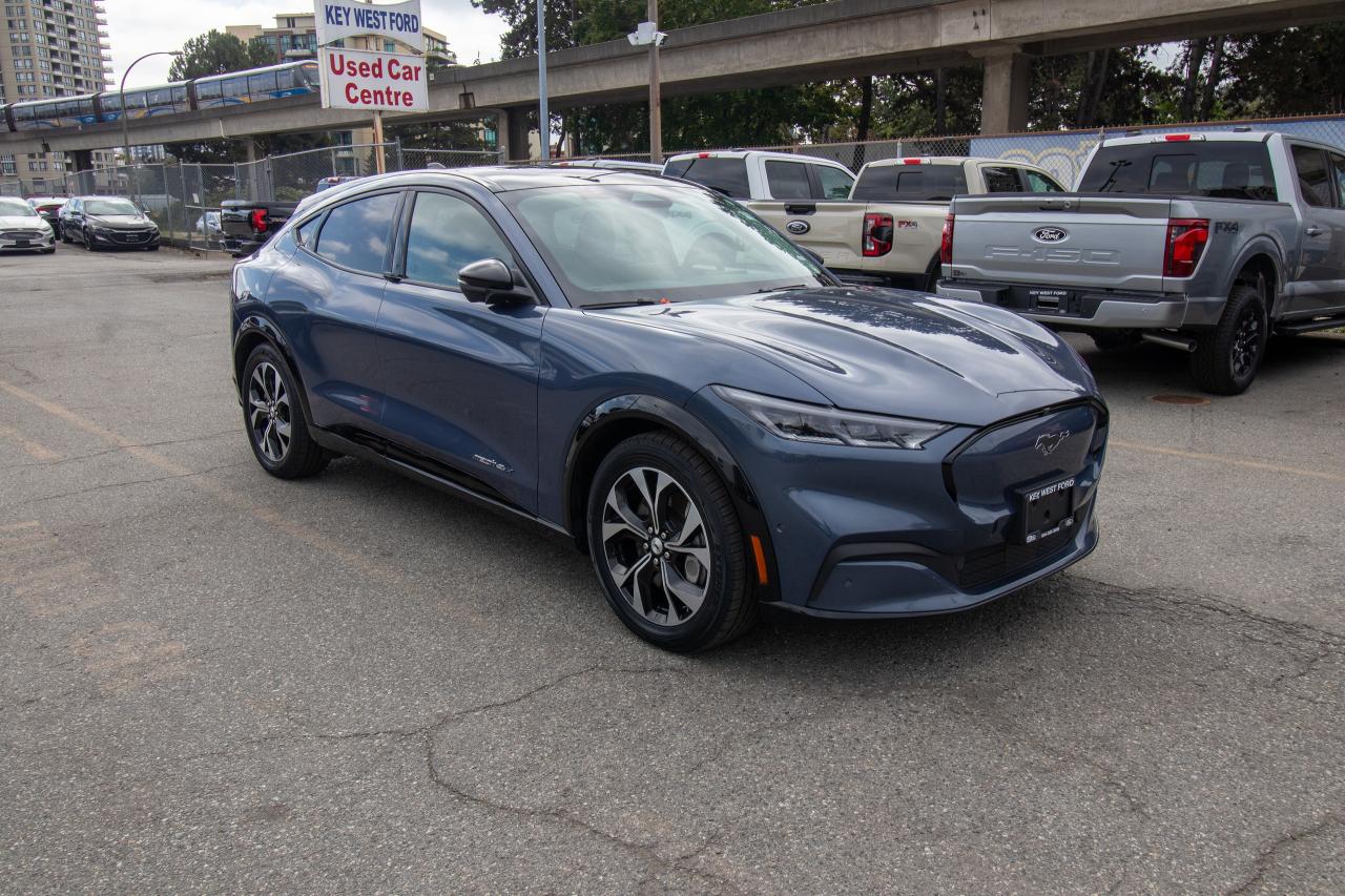 2021 Ford Mustang Mach-E Premium AWD Photo4