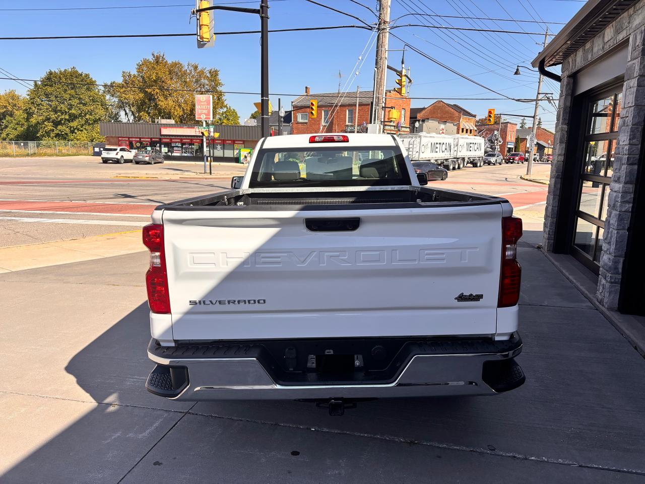 2024 Chevrolet Silverado 1500 LIKE NEW, FULLY FINANCEABLE, WARRANTY AVAILABLE!
