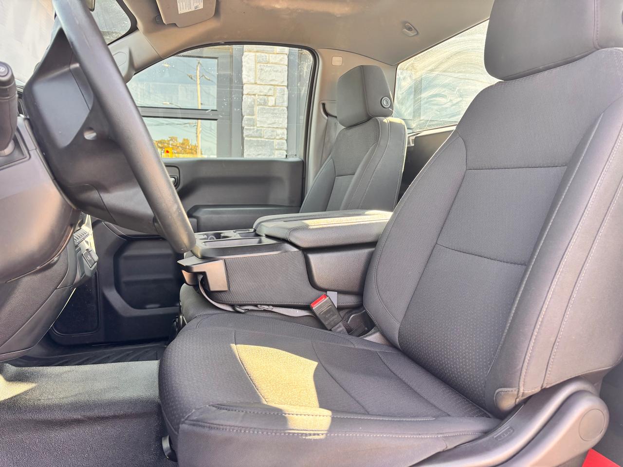 2024 Chevrolet Silverado 1500 LIKE NEW, FULLY FINANCEABLE, WARRANTY AVAILABLE!