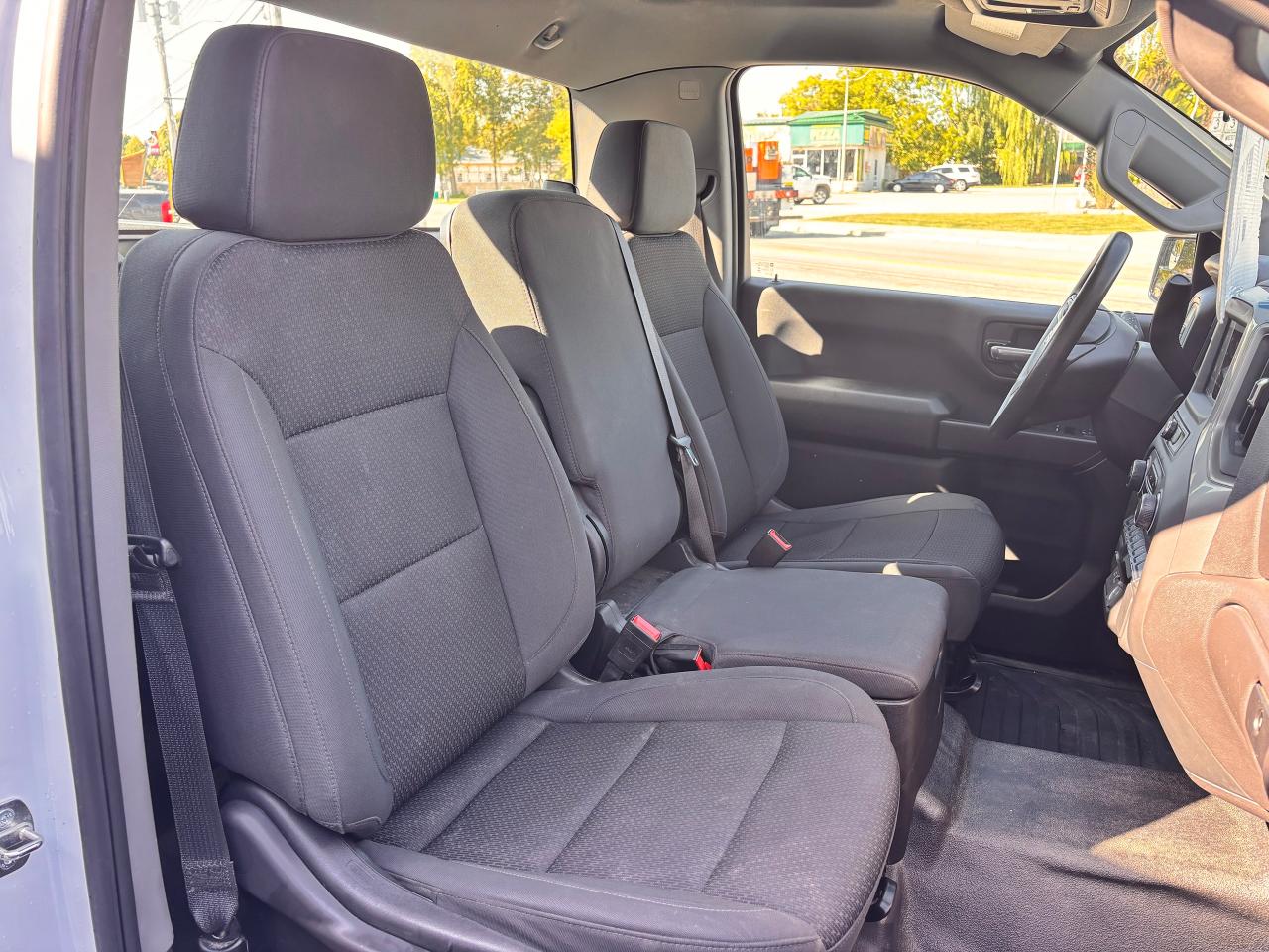 2024 Chevrolet Silverado 1500 LIKE NEW, FULLY FINANCEABLE, WARRANTY AVAILABLE!