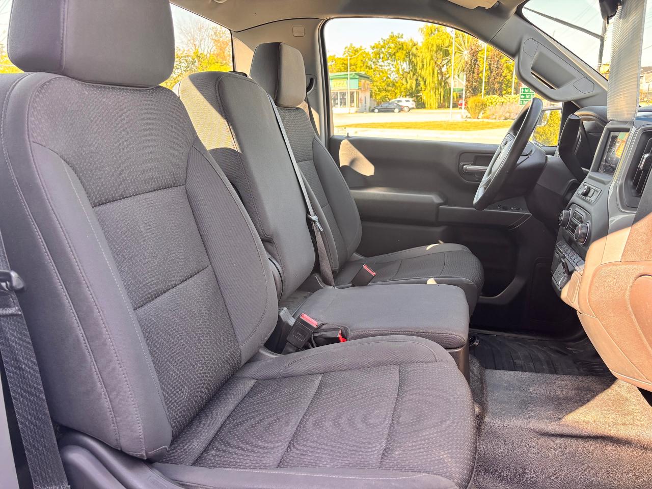 2024 Chevrolet Silverado 1500 LIKE NEW, FULLY FINANCEABLE, WARRANTY AVAILABLE!