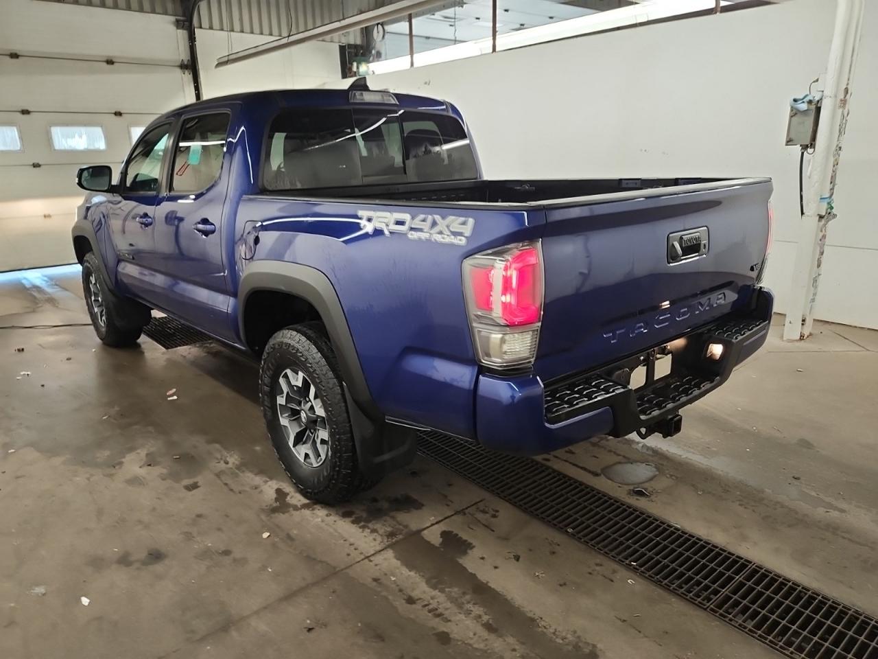 2023 Toyota Tacoma V 6 TRD PREMIUM OFF ROAD LEATHER NAV ROOF - Photo #2