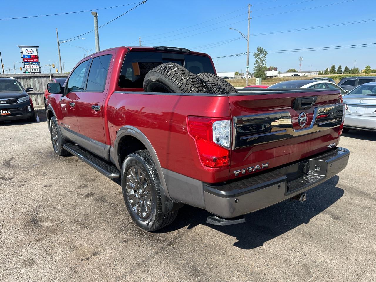 2018 Nissan Titan Platinum RESERVE, ONE OWNER, NO ACCIDENTS, 4X4 Photo2