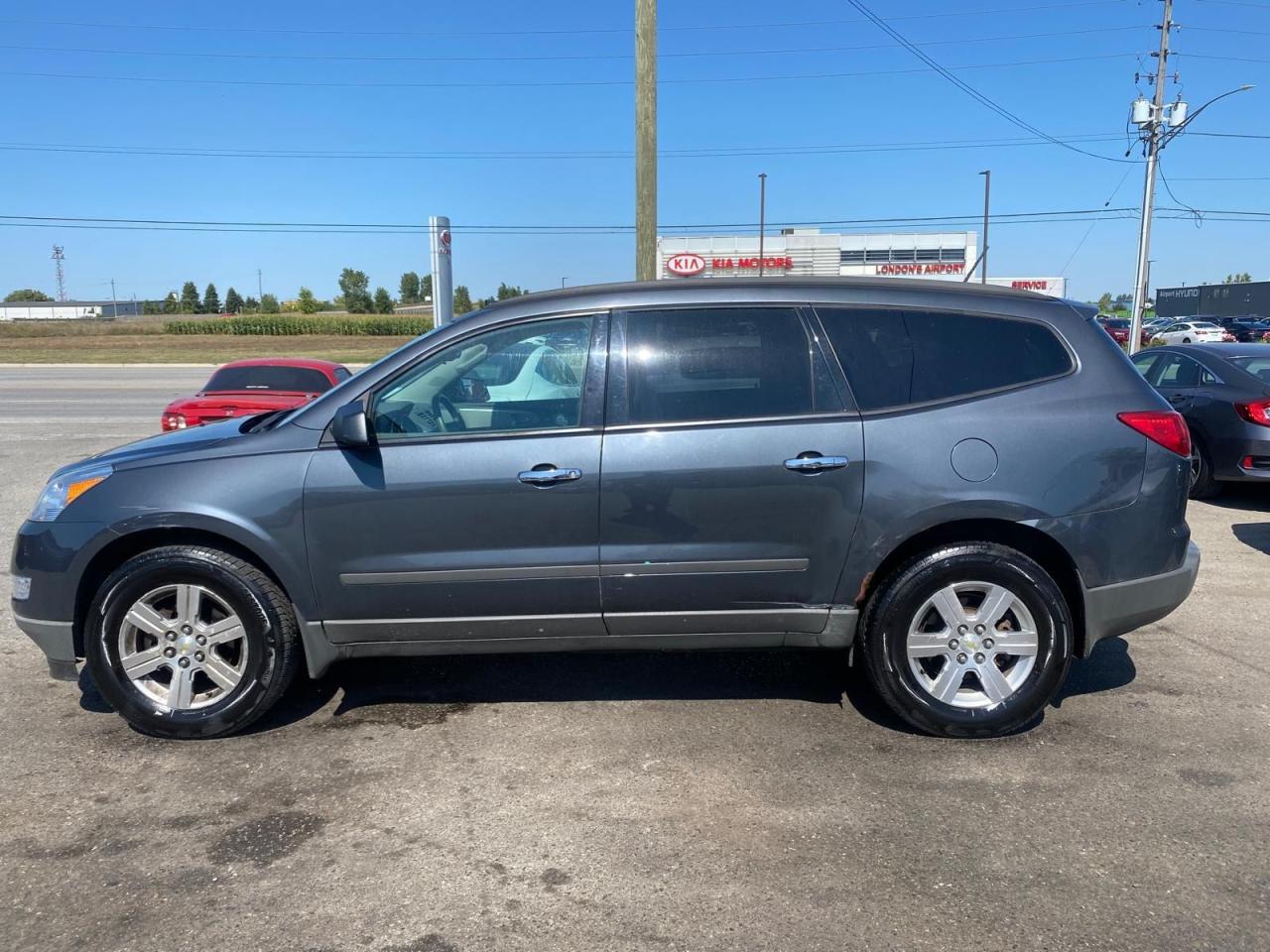 2012 Chevrolet Traverse LS, RUNS AND DRIVES, OIL PRESSURE WARNING - Photo #2