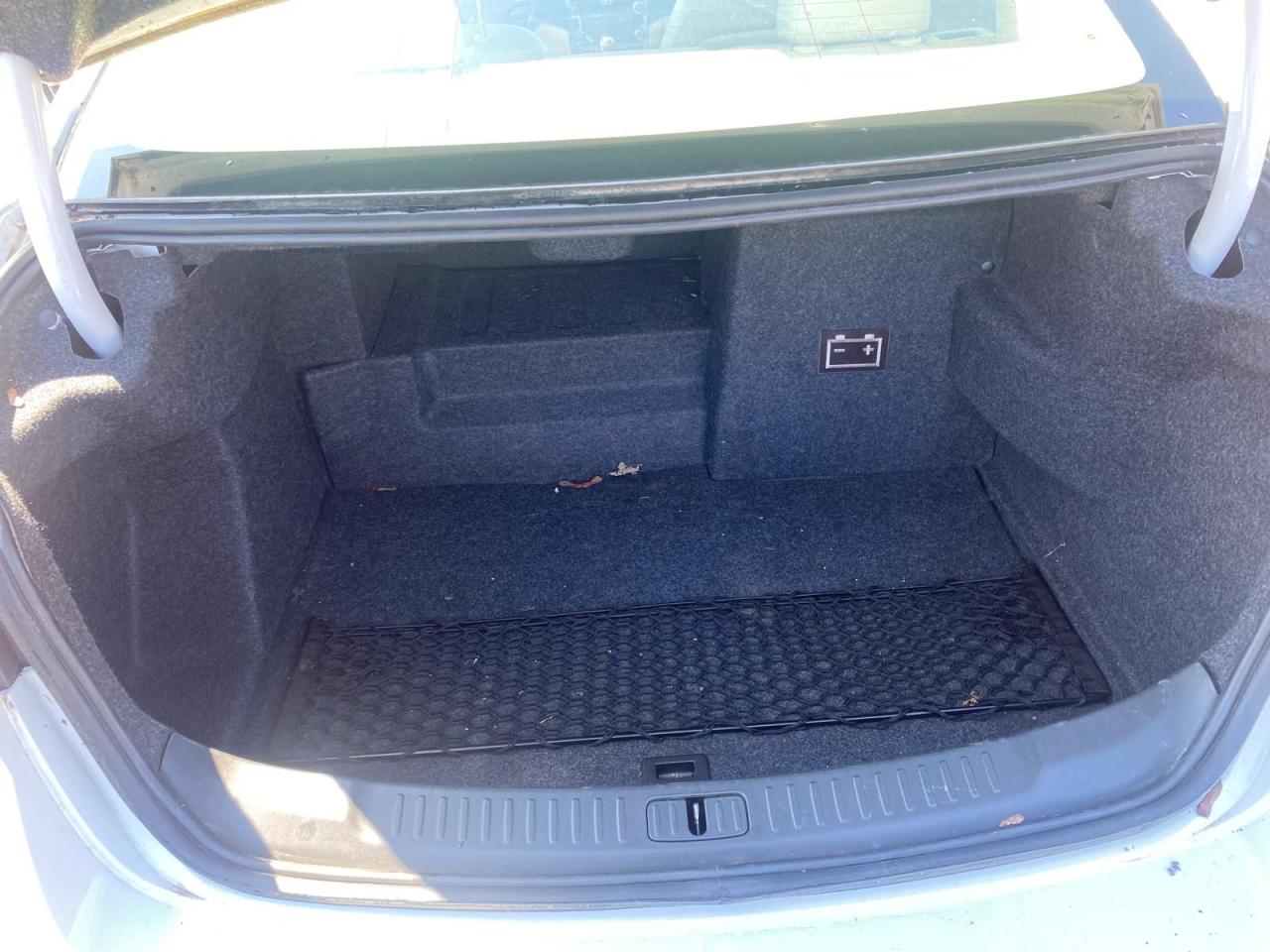 2012 Chevrolet Traverse LS, RUNS AND DRIVES, OIL PRESSURE WARNING - Photo #15