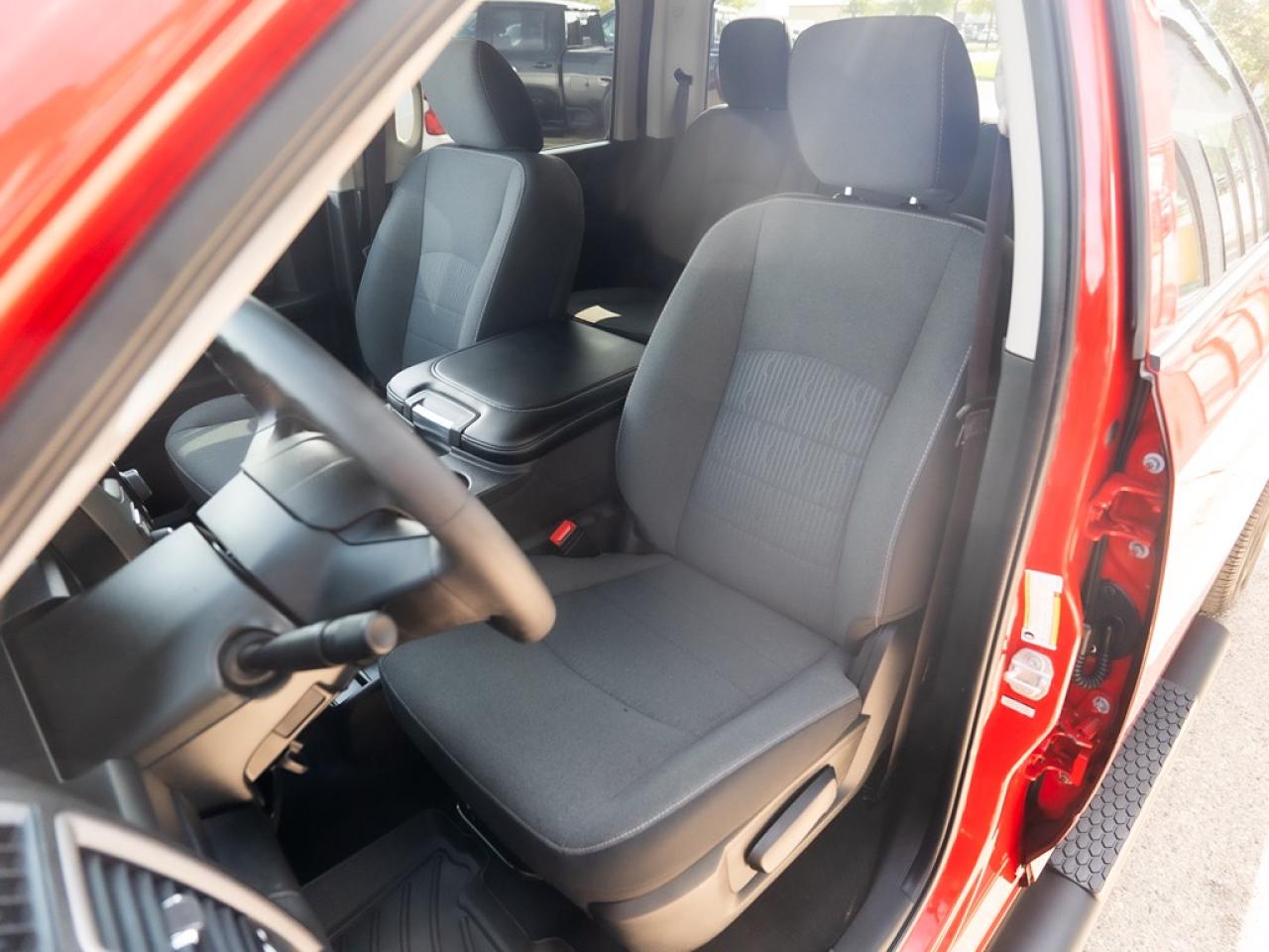 2023 RAM 1500 Classic TRADESMAN 4X4 CREW CAB 5'7" BOX Photo18