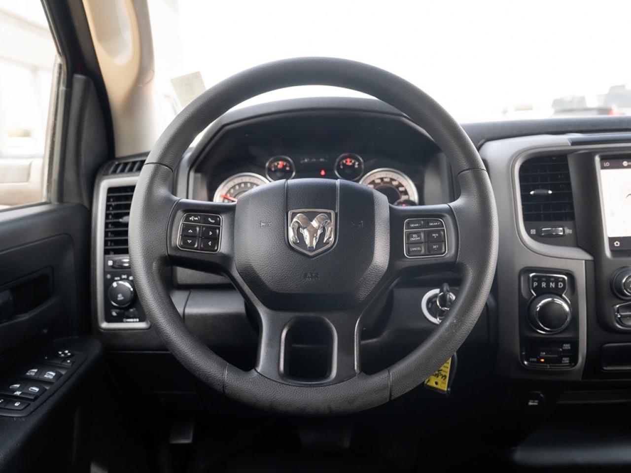 2023 RAM 1500 Classic TRADESMAN 4X4 CREW CAB 5'7" BOX Photo33